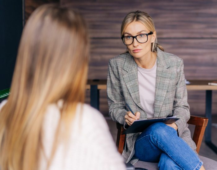 Female,Therapist,In,Glasses,Listens,Attentively,To,The,Patient,And Female,Therapist,In,Glasses,Listens,Attentively,To,The,Patient,And